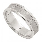 Alliance Femme Or blanc Diamants.